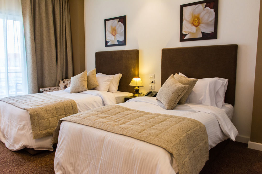 톨리프 엘 나르게스 호텔 앤 스파 카이로 외부 사진 A bedroom at the hotel